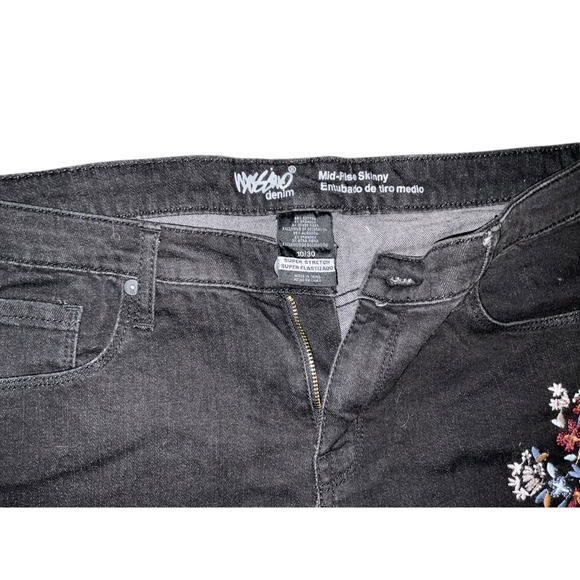 Mossimo Black Embroidered Skinny Jeans - Size 10/30 ✨👖 - Picture 4 of 6